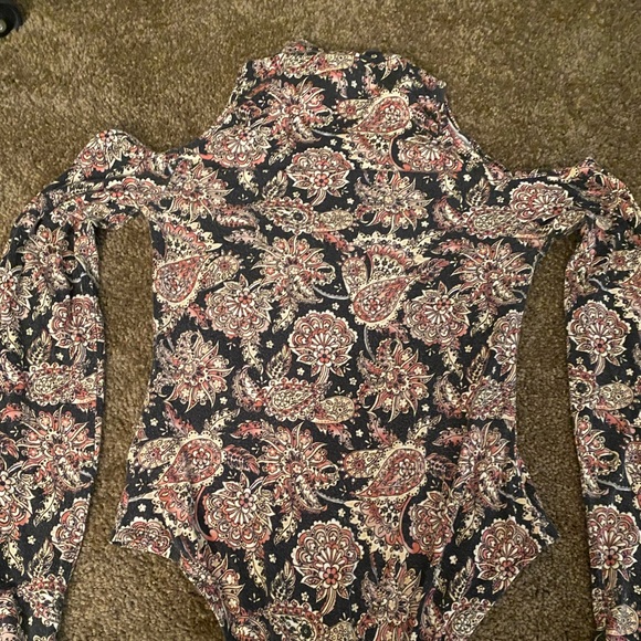 Cute cold shoulder 👀brown palsy bodysuit extremely cute. - Picture 7 of 9